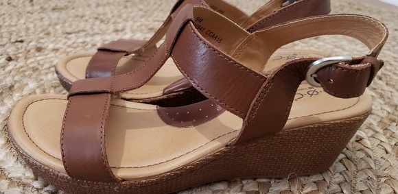 B.O.C. platform sandals - Picture 2 of 4